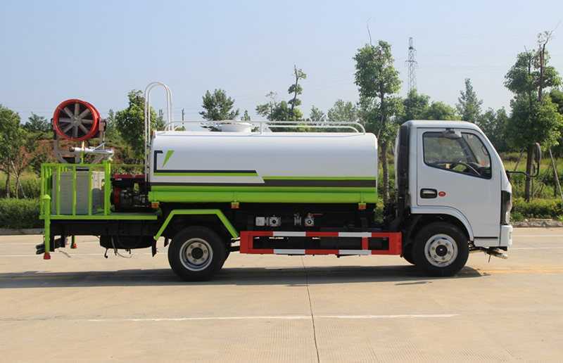 �|�L(f��ng)С������5����ˮ܇�����ױP���ã�  ���Ö|�L(f��ng)D6ϵ���¿��{�����3308mm�S�������d����ȫ��115�R�����Ͱl(f��)�әC�򳯲�130�R�����Ͱl(f��)�әC���f��P5�n׃������3.5T�����7.00R16䓽z̥��ABS������늄Ӵ����п��i���b��耳������g��܇�����Ԅ����i������x��˲�r�ͺģ��Ƽ���ʮ�����{�˸����m��GB7258��Ҏ(gu��)��  �|�L(f��ng)С������������ˮ܇��  ����4mm��(y��u)�|(zh��)̼䓰����ރ�(n��i)�����p���˸��������Þ�ˮ܇����ˮ�ã��܌��F(xi��n)���M�ó����ܣ������bǰ�_��������(c��)������ˮ܇ƽ�_����ˮ���ڣ����{(di��o)��(ji��)ֱ����������С�ꡢëë�����F��Ч���������ɸ���ˮ�ܣ�����������ȼ������ӿ�����ˮ܇��ֱ����7�ף���ˮ���ȴ���20������̴���28������ˮ܇�ɼ��bǰ�_�󞢚���y�{��ҿ��ơ��ɼ��b�F�ڙC�M�l(f��)늙C�M���F���m�b����